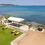 Venetico Beachfront & - 2 Bedroom *