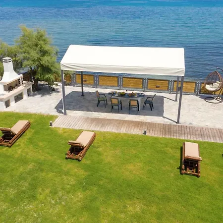 Venetico Beachfront & - 2 Bedroom Argassi