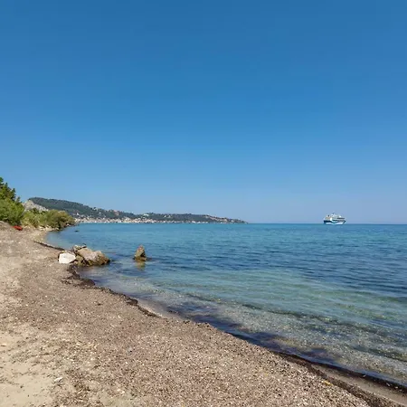 Venetico Beachfront & - 2 Bedroom شقة أرغاسي