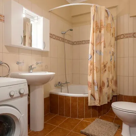 Venetico Beachfront & - 2 Bedroom شقة *