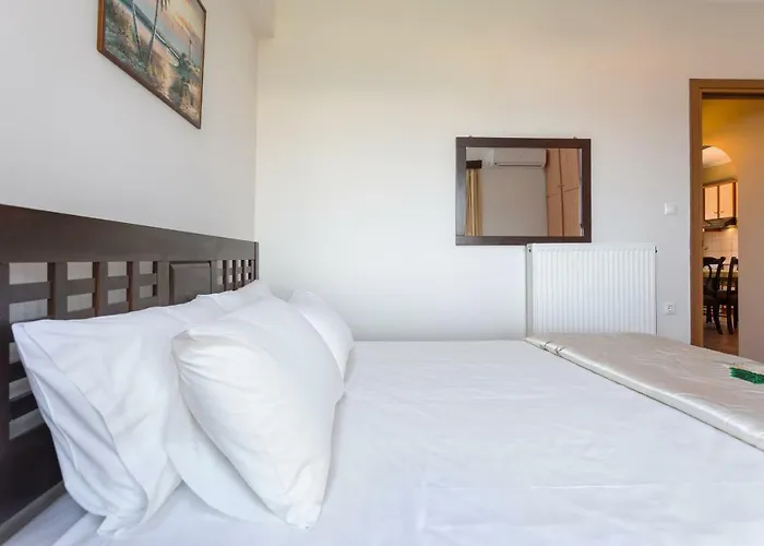 Venetico Beachfront & - 2 Bedroom Apartamento Argassi