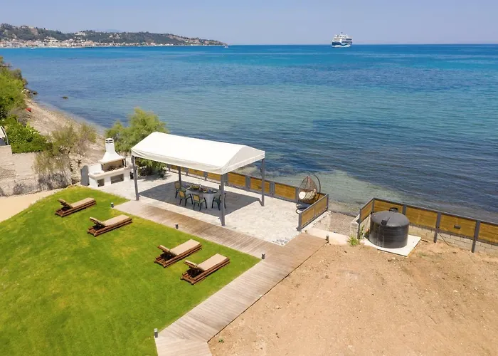 Venetico Beachfront & - 2 Bedroom *