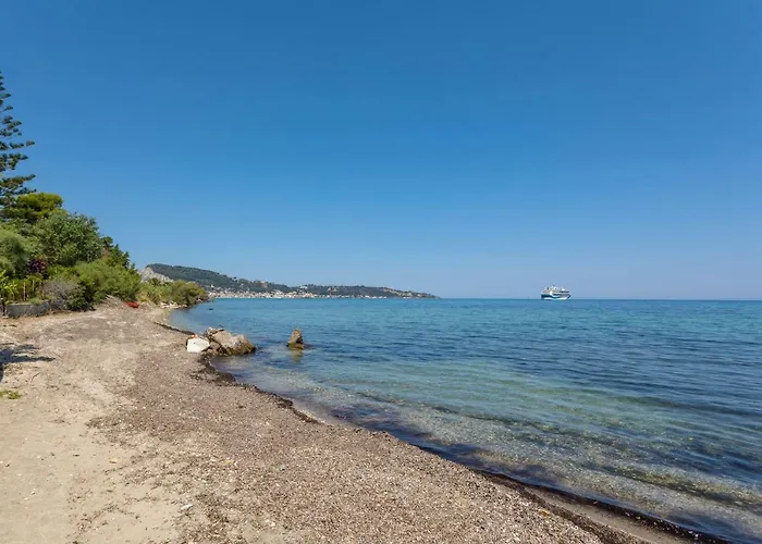 Venetico Beachfront & - 2 Bedroom Apartamento Argassi