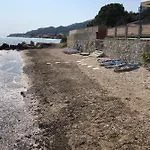 Venetico Beachfront & - 2 Bedroom شقة