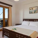 Venetico Beachfront & - 2 Bedroom Apartamento *