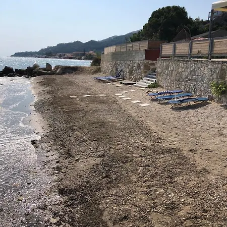 Venetico Beachfront & - 2 Bedroom Lägenhet