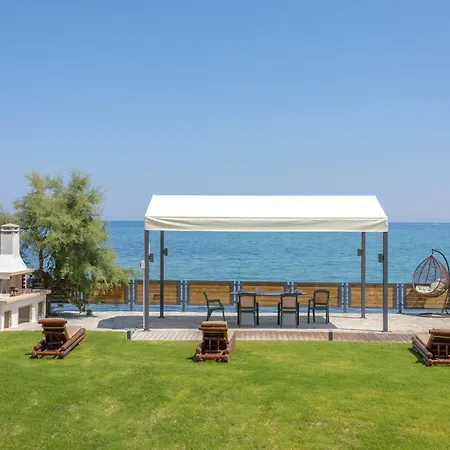 Апартаменты Venetico Beachfront & - 2 Bedroom